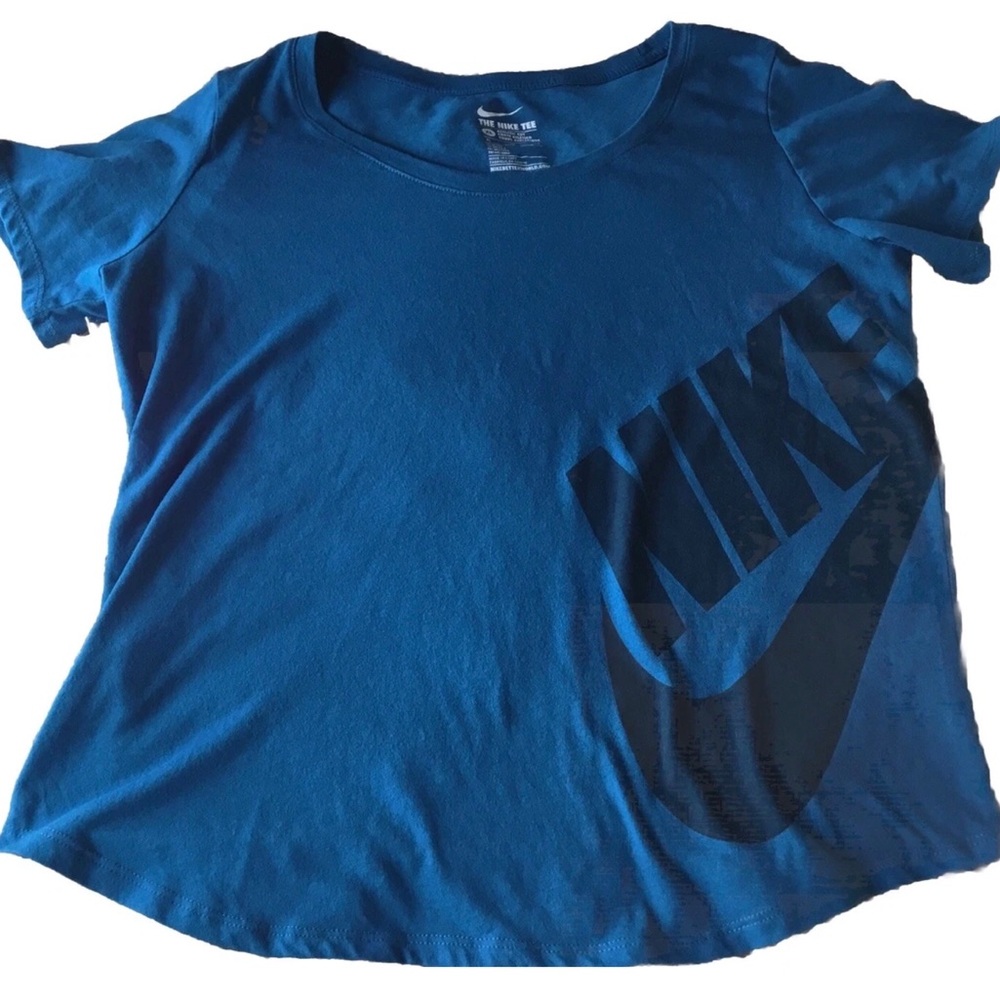 NIKE WOMENS size XL NIKE T SHIRT
